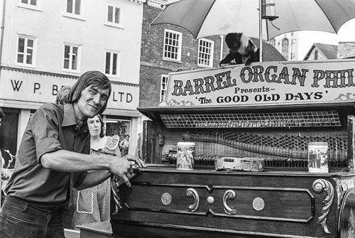 Barrel Organ Grinder with Monkey What camera are you using now?