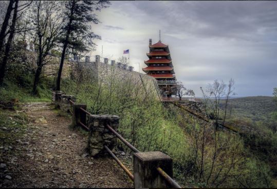 Reading Pagoda Seth Dochter.JPG Don’t you continue to surprise yourself? You really surprise me with your photography it's like how can he beat that!